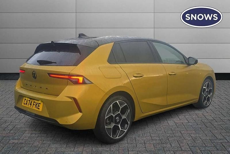 Used Vauxhall Astra Ultimate 131 HP (96 kW) 2024 Yellow Hatchback