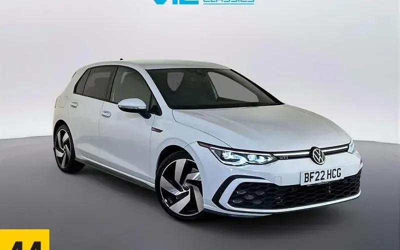 Second-hand VW Golf VIII GTI 245 CP (180 kW) 2024 Hatchback