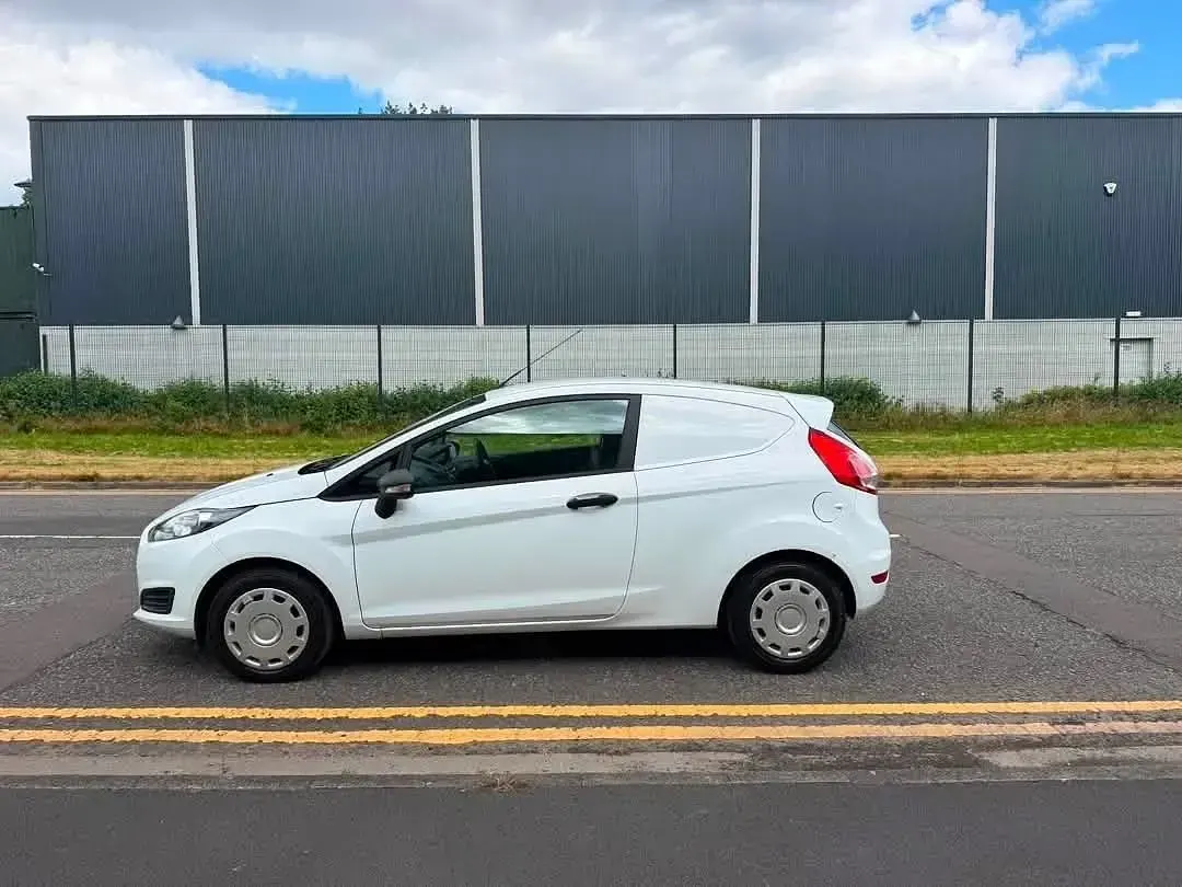 Used Ford Fiesta 95 HP (69 kW) 2015 White Hatchback