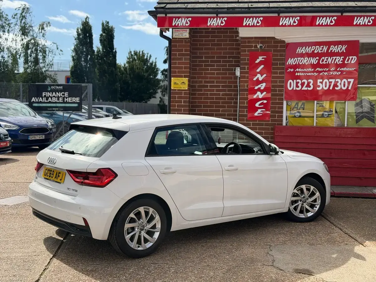 Used Audi A1 Sportback Sport 116 HP (85 kW) 2020 Glacier white Hatchback