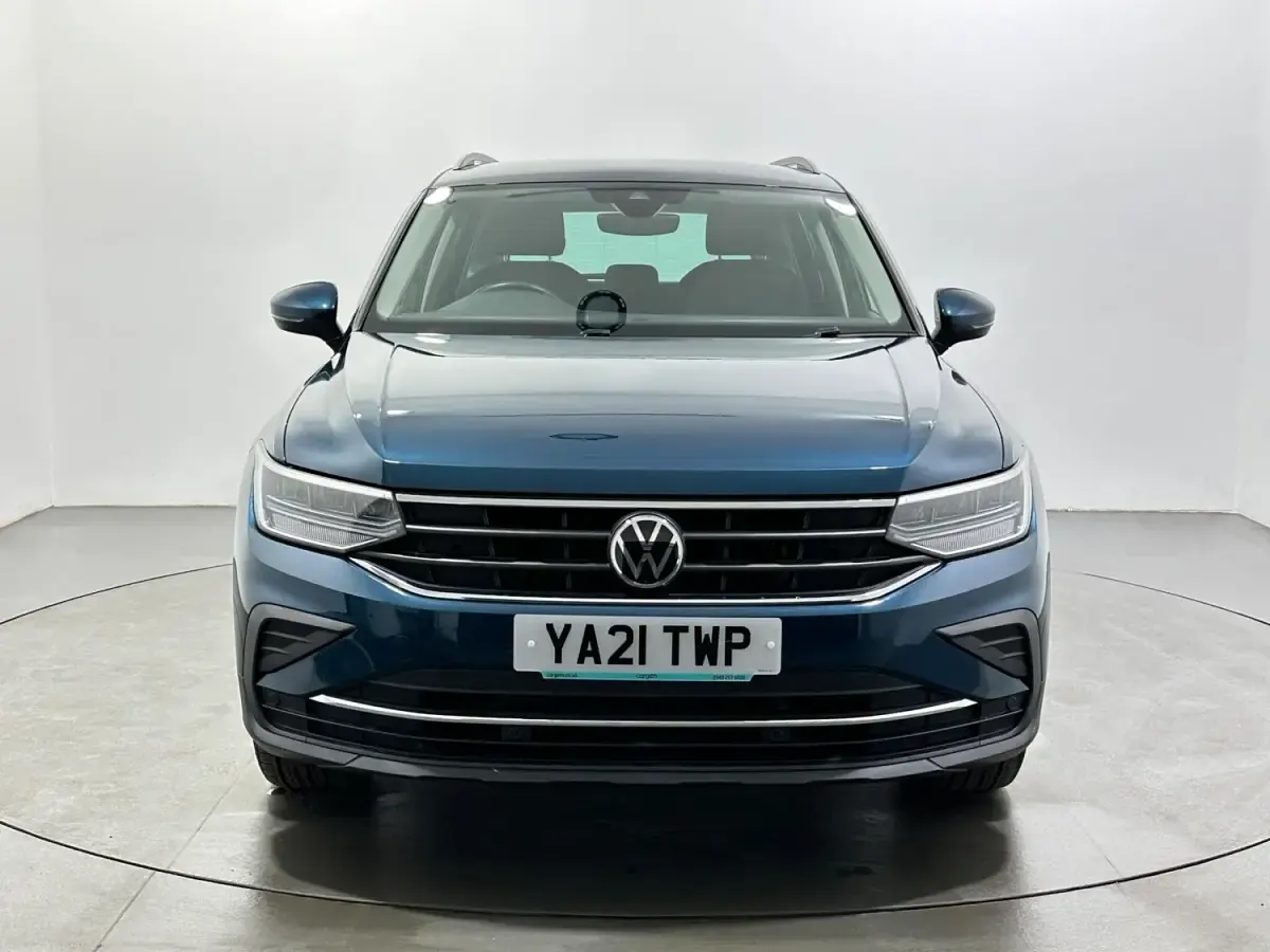 Usado VW Tiguan Life 150 HP (110 kW) 2021 Azul SUV