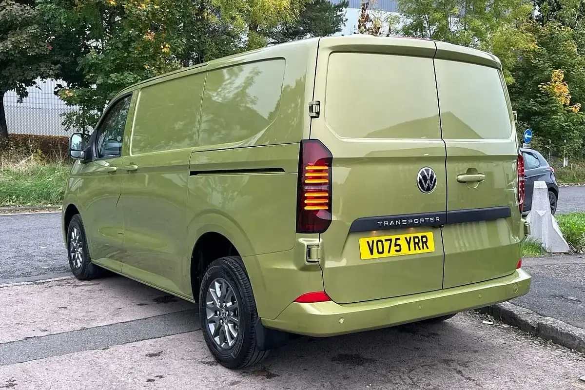 Ny VW Transporter Pro 2025 Grön Van