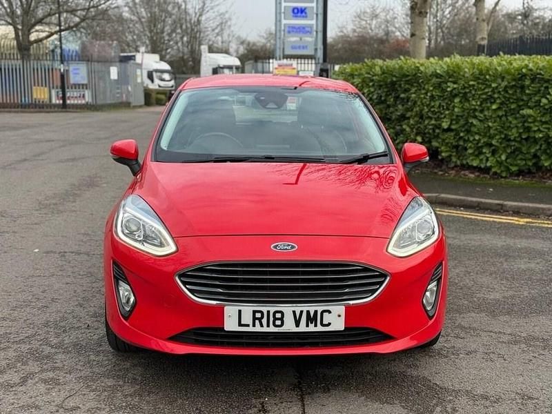 Used Ford Fiesta Zetec 85 HP (62 kW) 2018 Red Hatchback