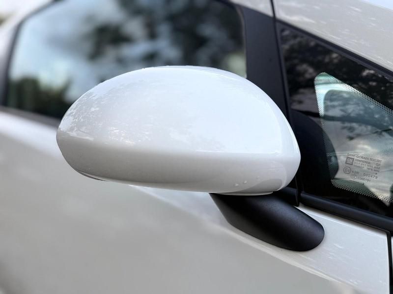 Used Vauxhall Corsa 2012 White Hatchback