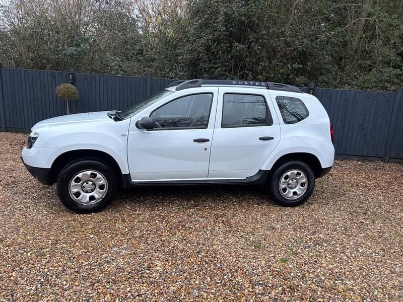 Used Dacia Duster Ambiance 110 HP (80 kW) 2015 White SUV