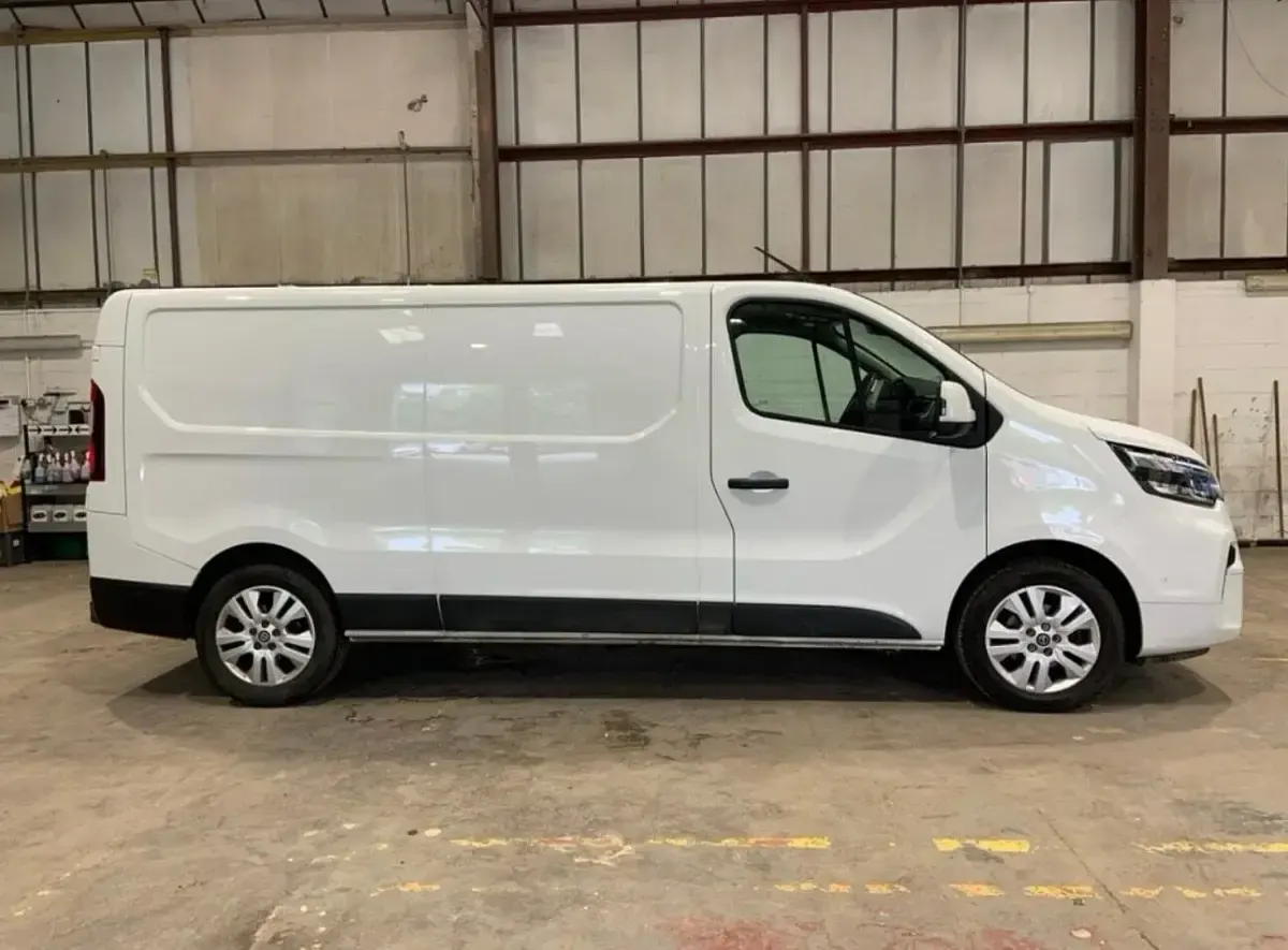 Used Nissan Primastar Tekna 130 HP (95 kW) 2024 White MPV