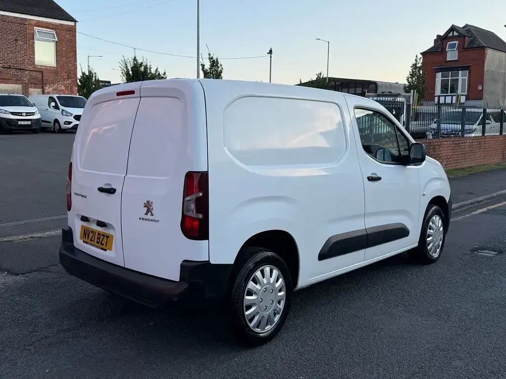 Used Peugeot Partner 100 HP (73 kW) 2021 White MPV