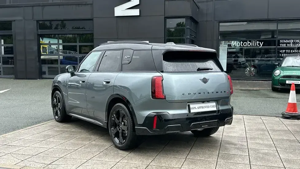 Used Mini Countryman 215 HP (158 kW) 2025 Green SUV