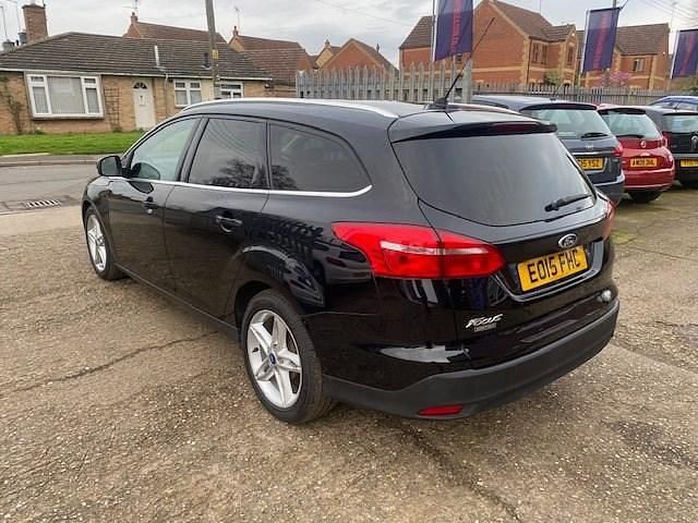 Used Ford Focus Zetec 120 HP (88 kW) 2015 Black Estate