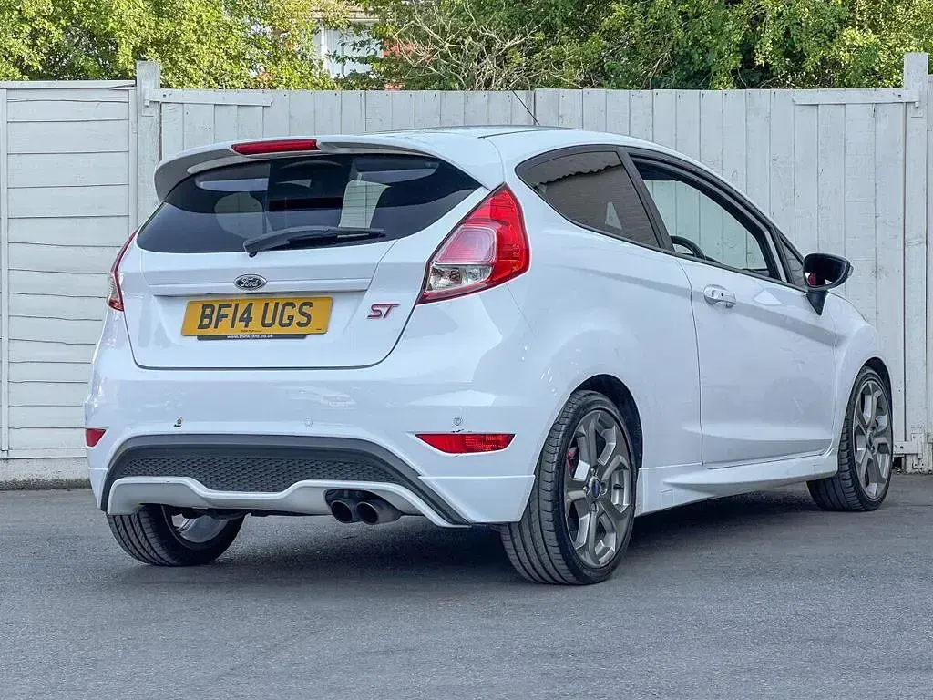 Used Ford Fiesta ST 182 HP (133 kW) 2014 White Hatchback