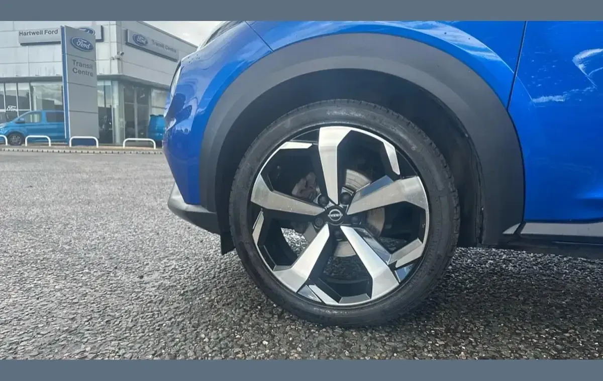 Used Nissan Juke Tekna 114 HP (83 kW) 2023 Blue SUV