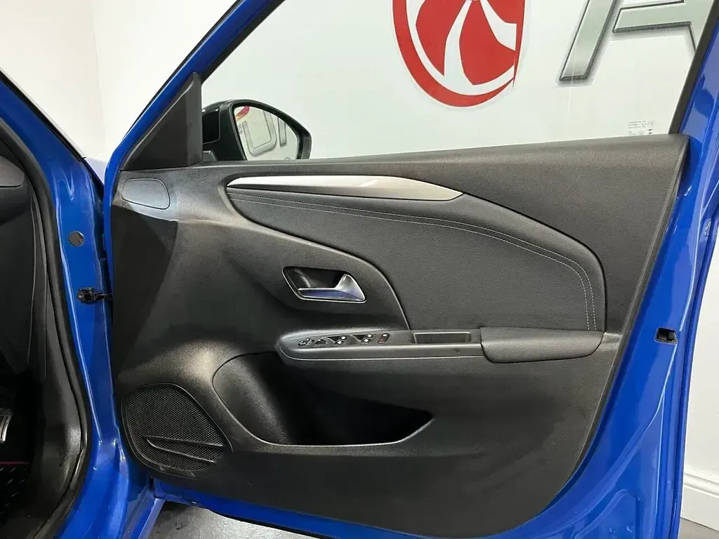 Used Vauxhall Corsa SRi 100 HP (73 kW) 2020 Blue Hatchback