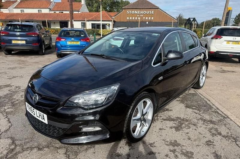 Black Used 2015 Vauxhall Astra Edition Hatchback | £6,795 (Fair price) - Image 1/1