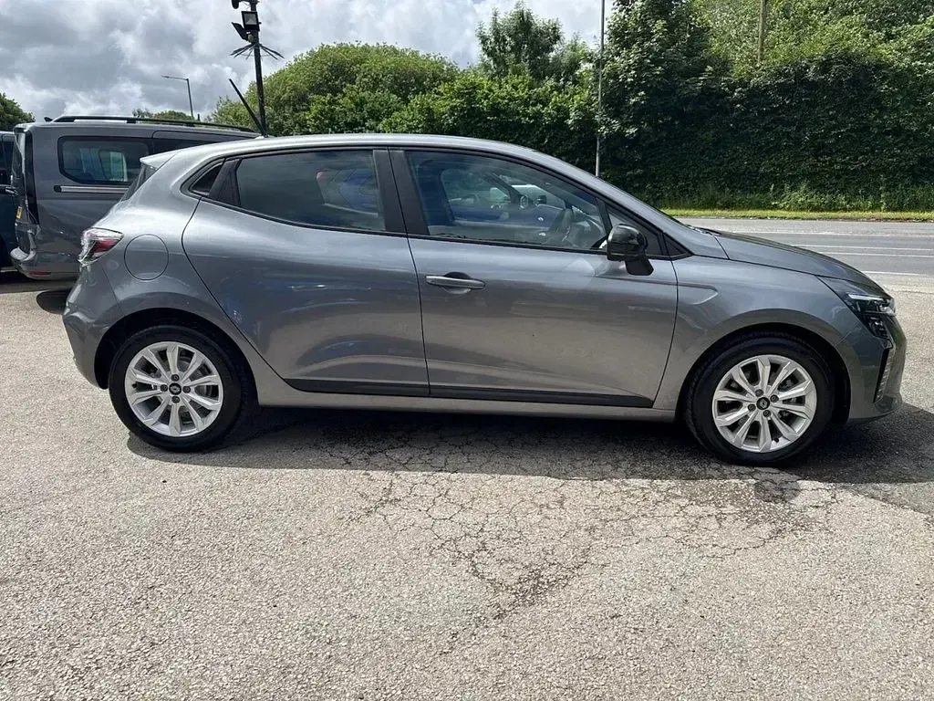 New Renault Clio Evolution 145 HP (106 kW) 2025 Grey Hatchback
