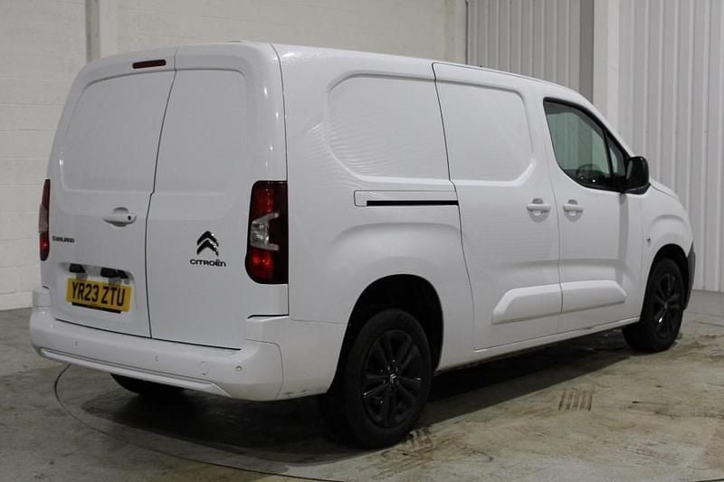 Used Citroën Berlingo 130 HP (95 kW) 2023 White MPV