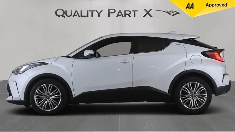 Used Toyota C-HR 122 HP (89 kW) 2022 White SUV