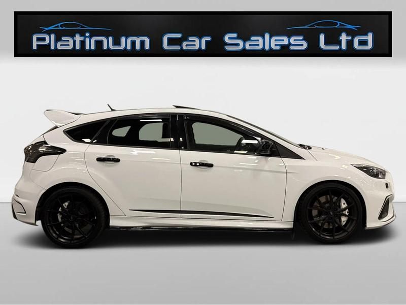 Usado Ford Focus RS 350 HP (257 kW) 2017 Branco Citadino