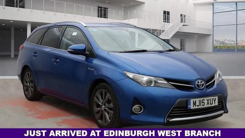Blue Used 2015 Toyota Auris Estate | £8,995 (Fair price) - Image 1/4