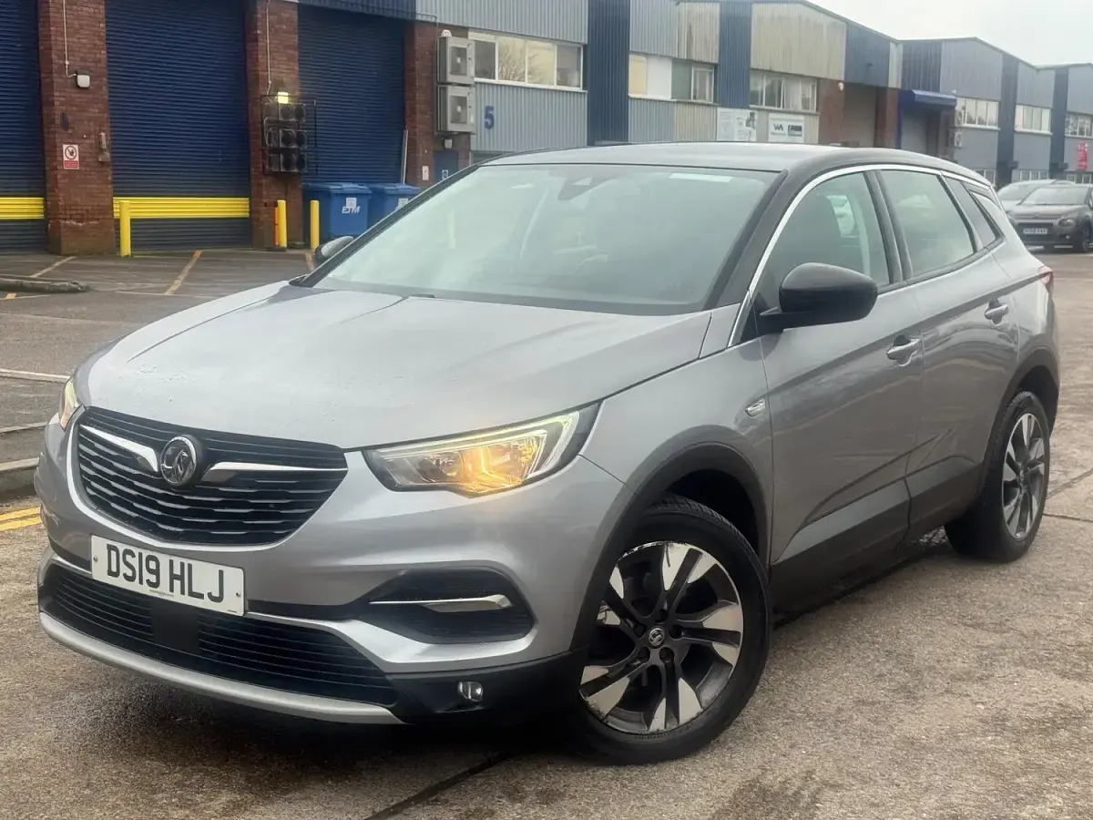 Second-hand Vauxhall Grandland X Sport 130 CP (95 kW) 2019 Gri SUV