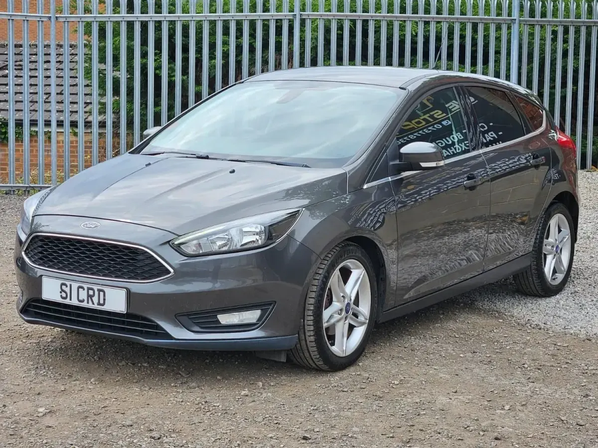 Używany Ford Focus Zetec 2015 Szary Hatchback