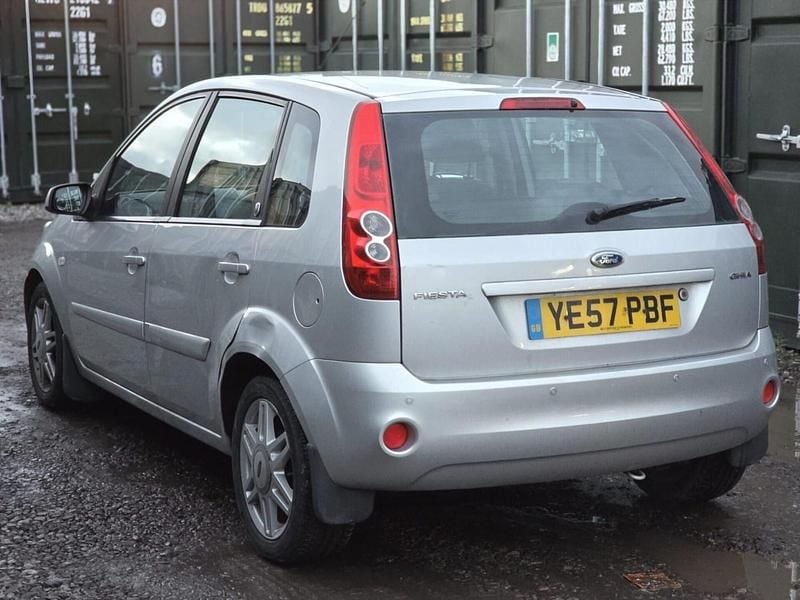 Used Ford Fiesta Ghia 99 HP (72 kW) 2007 Silver Hatchback