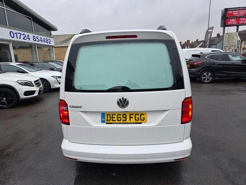 Used VW Caddy Maxi Highline 102 HP (75 kW) 2019 White MPV