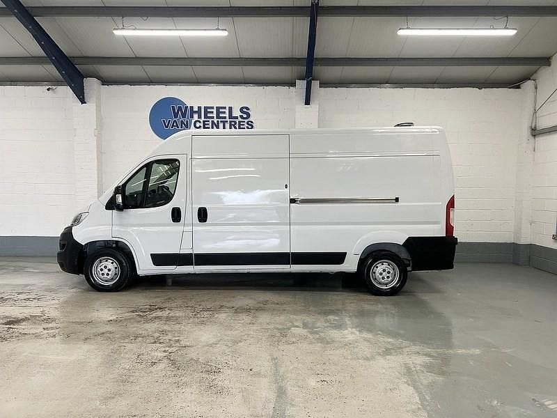 Usado Citroën Relay 140 HP (102 kW) 2023 Branco Van
