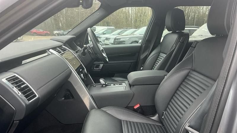 Used Land Rover Discovery 5 S 350 HP (257 kW) 2024 Metallic  eiger grey SUV