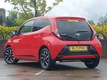 Used Toyota Aygo Trend 72 HP (52 kW) 2021 Red Hatchback