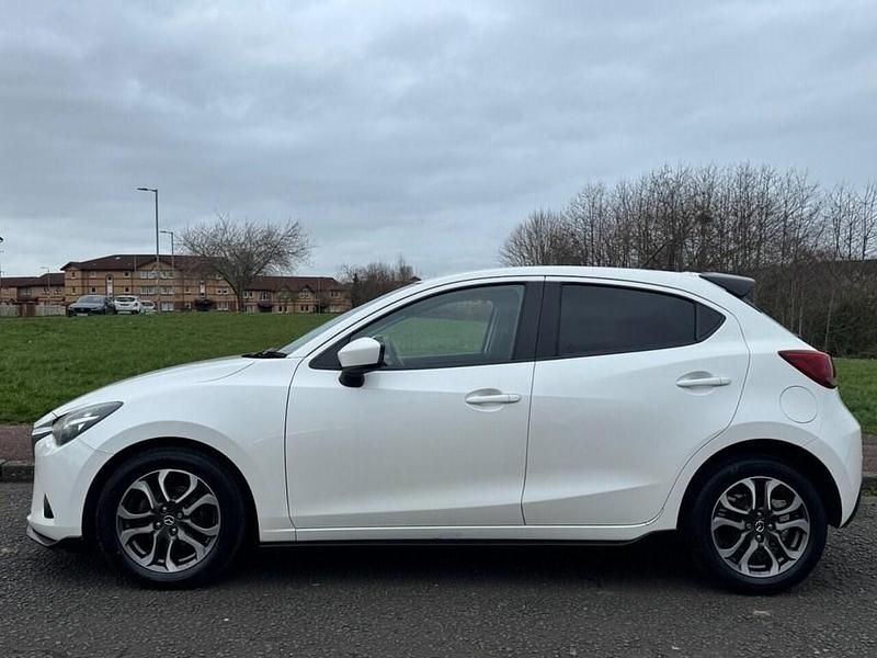 Used Mazda 2 Inclusive 90 HP (66 kW) 2015 White Hatchback