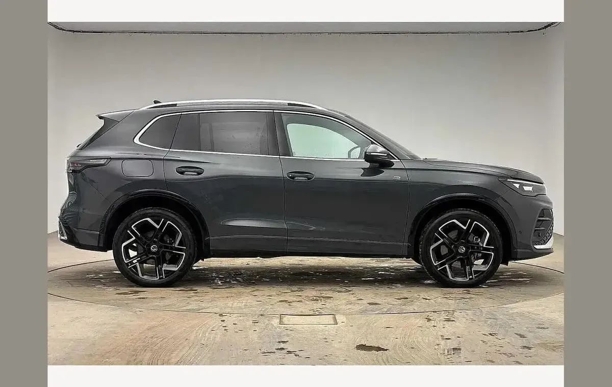 Used VW Tiguan R-line 267 HP (196 kW) 2025 Grey SUV