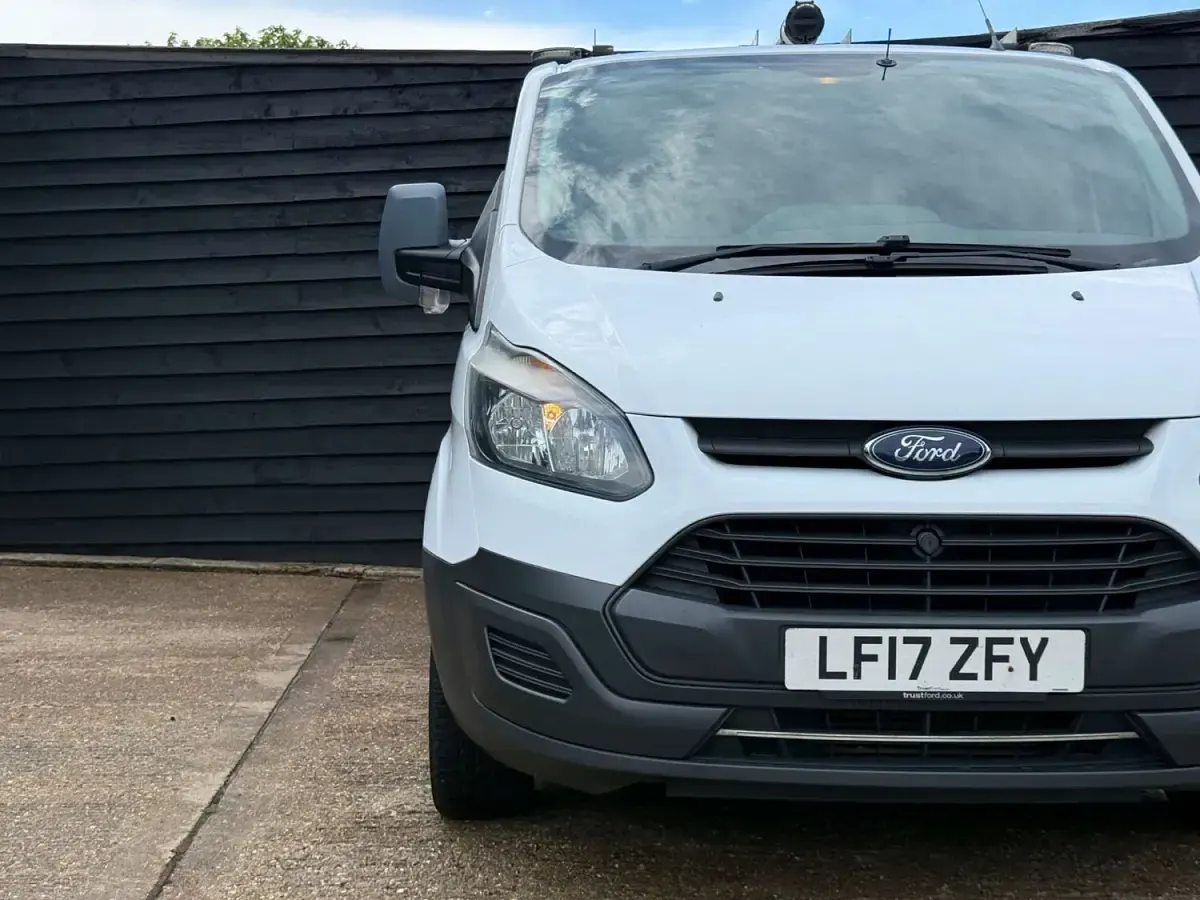 Used Ford Transit Custom 105 HP (77 kW) 2017 White Van