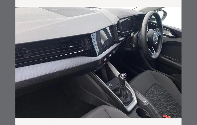 Used Audi A1 Sport 110 HP (80 kW) 2024 White SUV