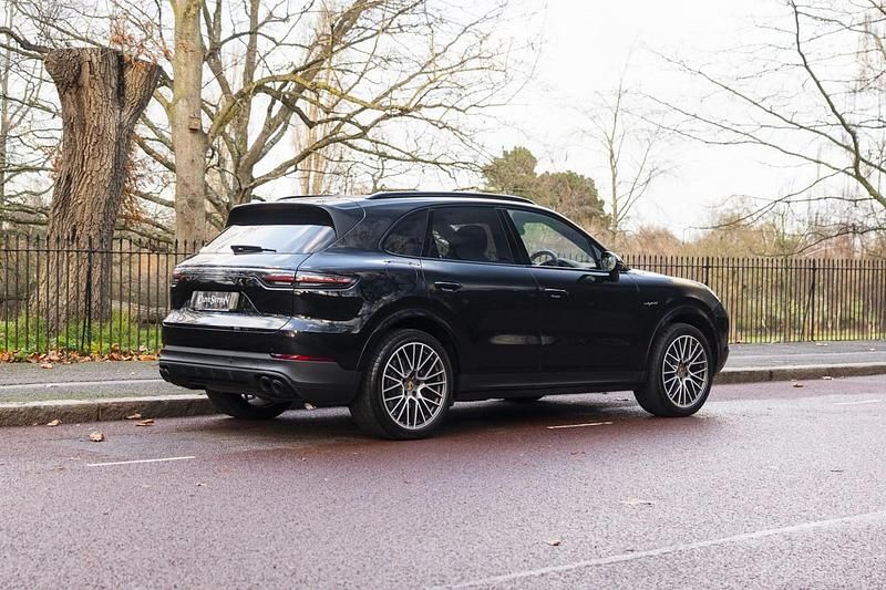 Usado Porsche Cayenne Platinum Edition 462 CV (339 kW) 2022 Negro SUV