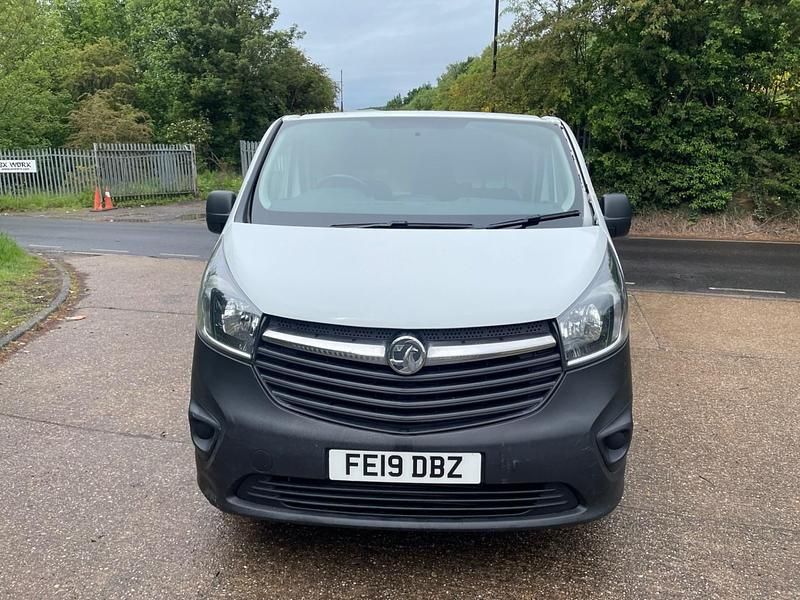 Second-hand Vauxhall Vivaro Sportive 125 CP (91 kW) 2019 Alb Monovolum