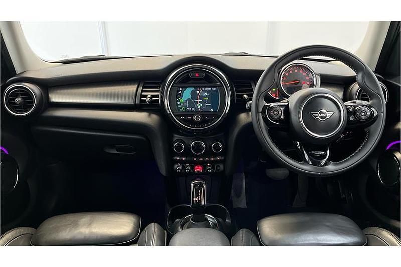 Begagnad Mini Cooper Exclusive 136 HK (100 kW) 2019 Grå Halvkombi