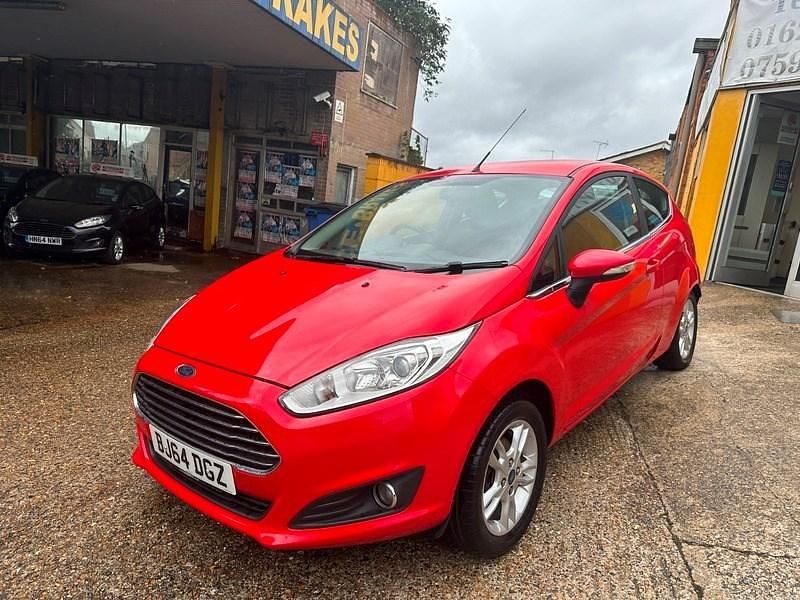 Used Ford Fiesta Zetec 82 HP (60 kW) 2014 Red Hatchback