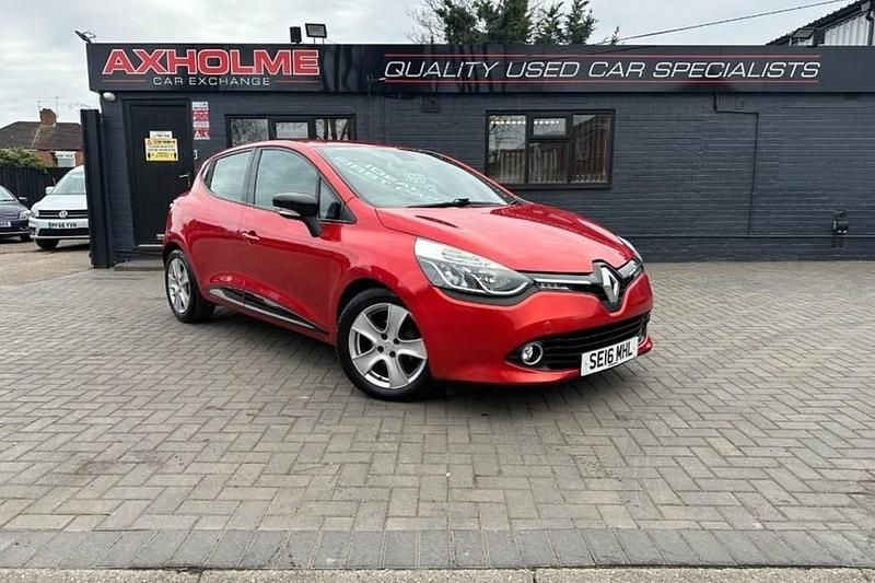 Used Renault Clio IV Dynamique 90 HP (66 kW) 2016 Red Hatchback