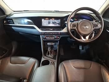 Used Kia Niro 139 HP (102 kW) 2019 Red SUV