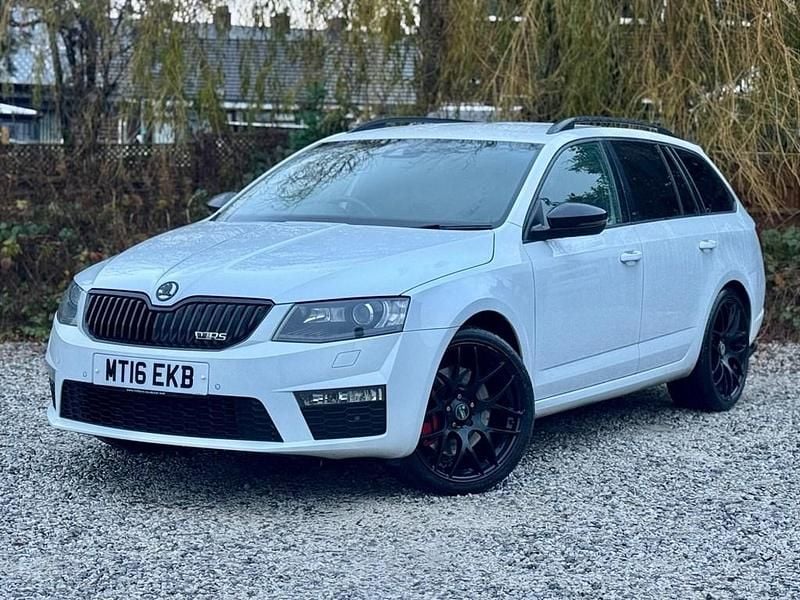 Used Skoda Octavia vRS 230 HP (169 kW) 2016 White Estate