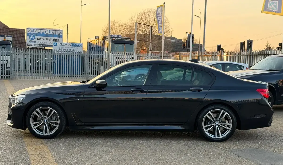 Usado BMW 730 M Sport 265 CV (194 kW) 2019 Negro Berlina