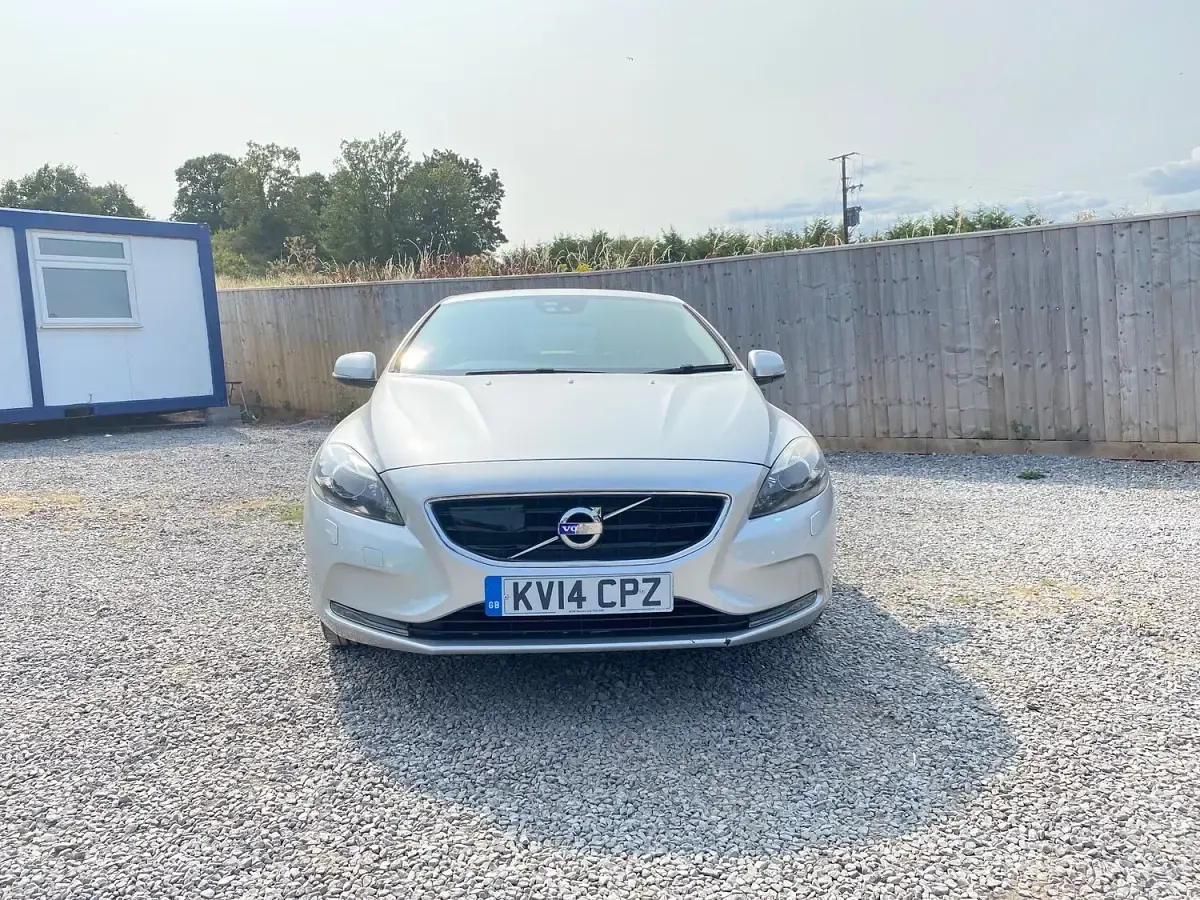 Used Volvo V40 SE Lux 115 HP (84 kW) 2014 Silver Hatchback