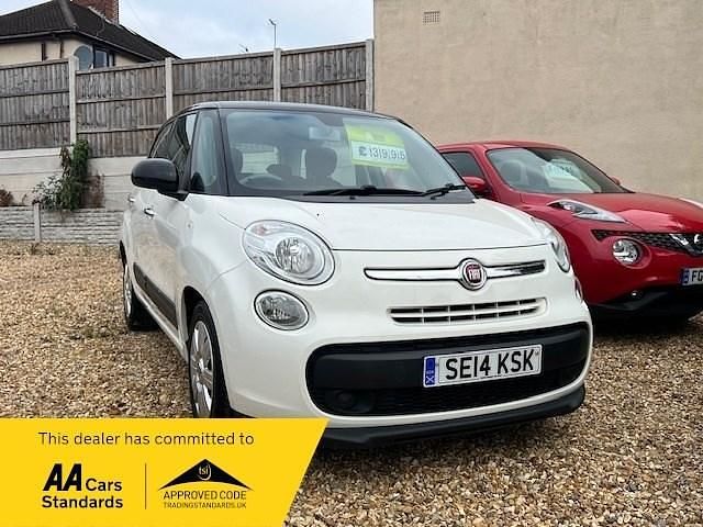 White/black Used 2014 Fiat 500L Easy MPV | £3,995 (Fair price) - Image 1/4
