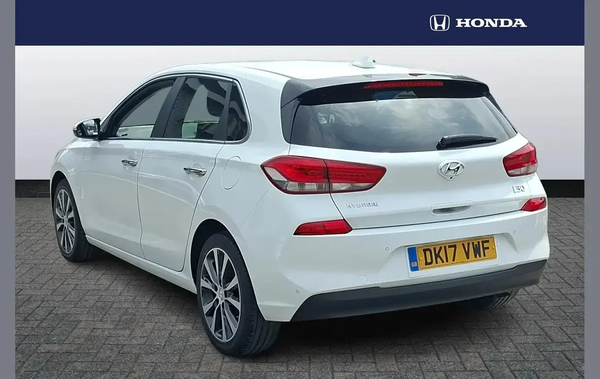 Used Hyundai i30 Premium 108 HP (79 kW) 2017 White Hatchback
