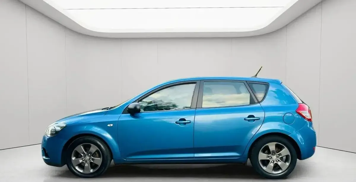 Used Kia Ceed 2010 Blue Hatchback