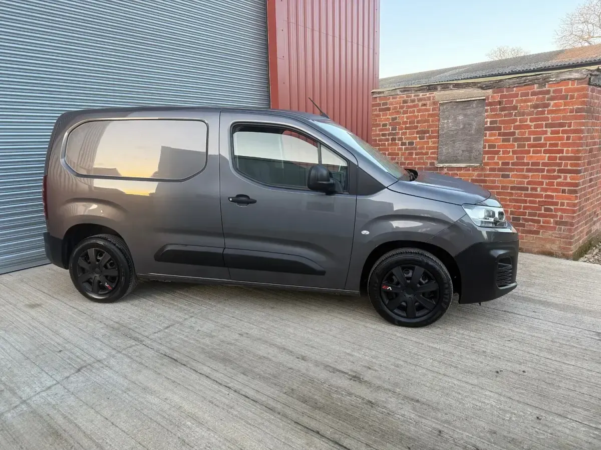 Used Citroën Berlingo Start 100 HP (73 kW) 2019 Grey MPV