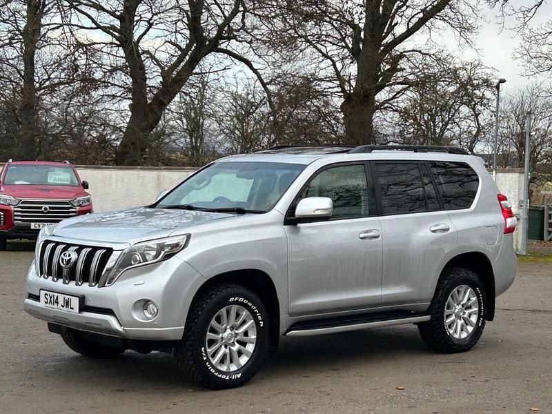 Używany Toyota Land Cruiser 2014 Srebrny Kombi