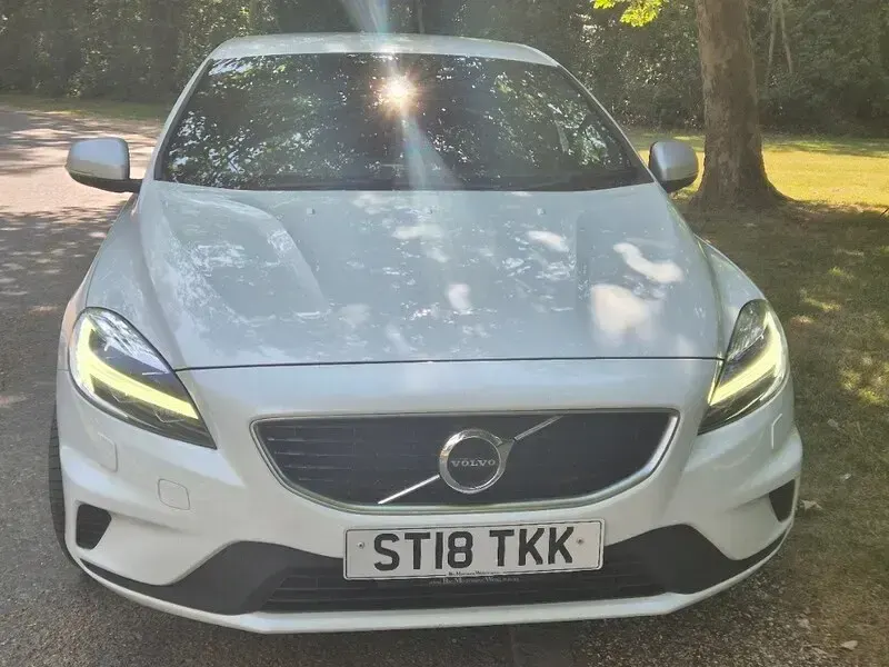 Used Volvo V40 R-Design Pro 2018 White Hatchback