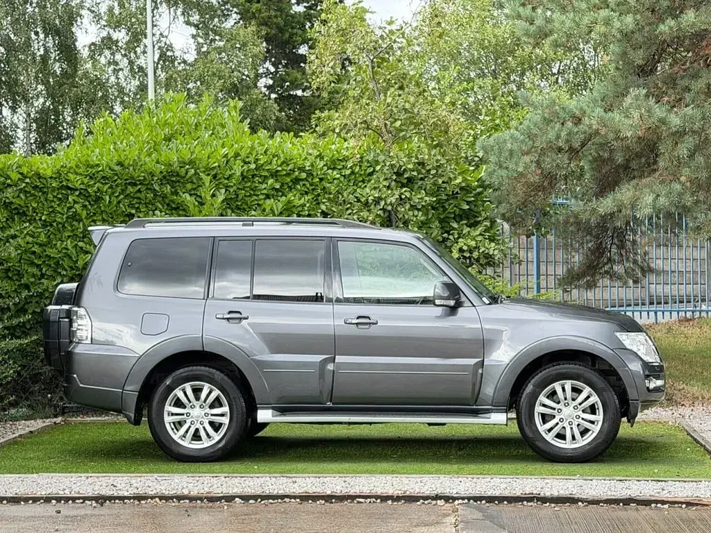 Used Mitsubishi Shogun 187 HP (137 kW) 2016 Grey SUV