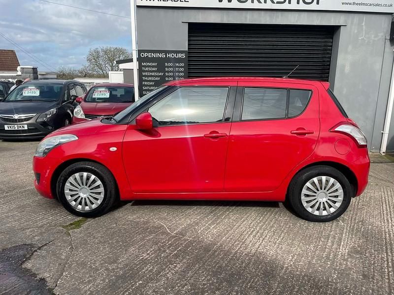 Usado Suzuki Swift 94 HP (69 kW) 2013 Vermelho Citadino